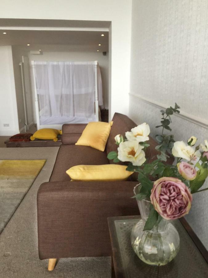 Stunning Beach View Holiday Suite Hastings Exterior photo